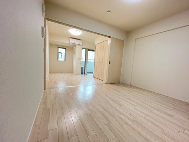 居室・リビング　日当たり良好の明るいお部屋です。
