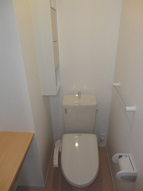トイレ　写真は101号室です（参考）