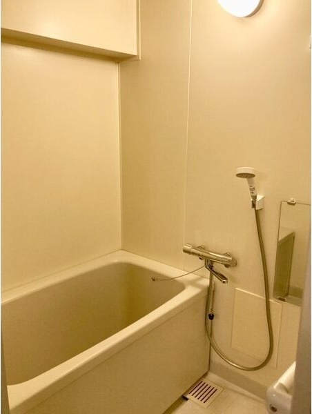 バス・シャワールーム　※写真は同じマンションの違う部屋のものになります。