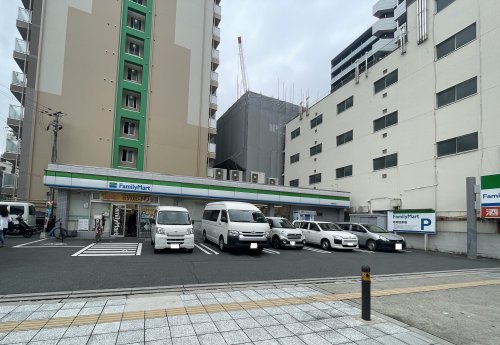 コンビニ　ファミリーマート 浪速塩草店（コンビニ）まで170m