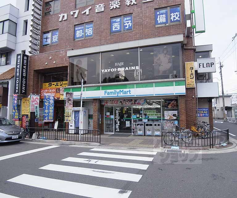 コンビニ　ファミリーマート阪急桂駅前店（コンビニ）まで500m