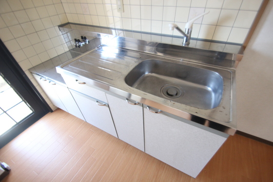 キッチン　※別部屋の写真です