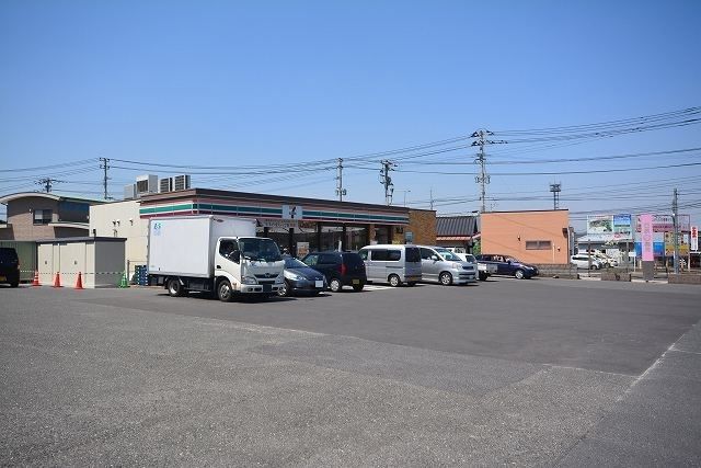 コンビニ　セブンイレブン（コンビニ）まで500m