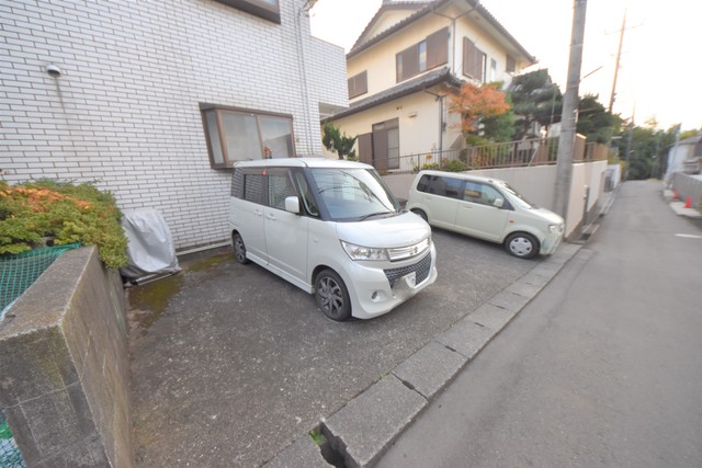 駐車場　★敷地内に駐車場がございます★