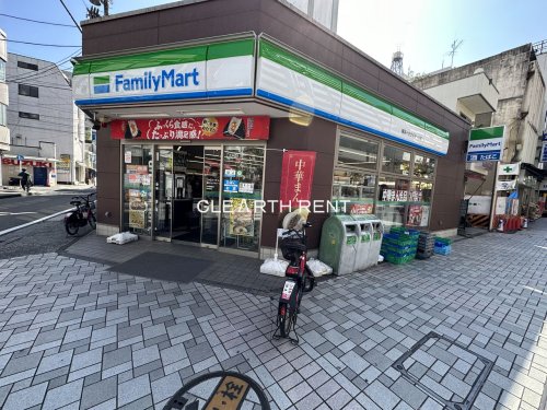 コンビニ　ファミリーマート 横浜イセザキモール店（コンビニ）まで124m