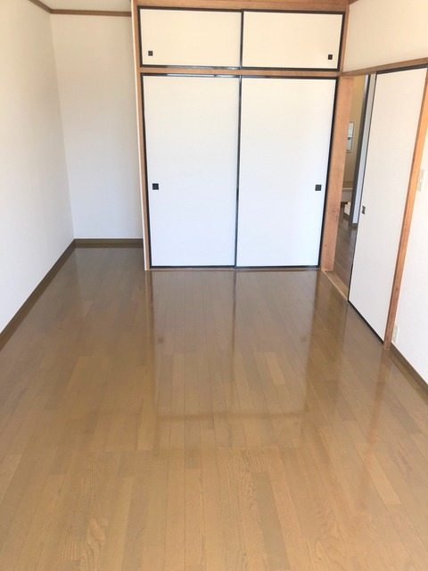 その他部屋・スペース　洋室には天袋付きの収納有り