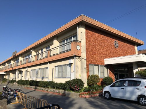 小学校　一色中部小学校（小学校）まで490m