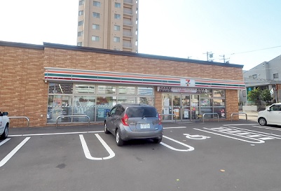 コンビニ　セブンイレブン札幌厚別中央4条店（コンビニ）まで58m