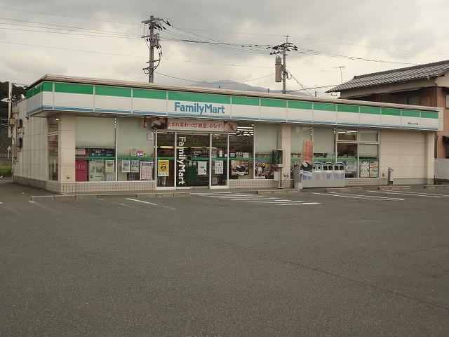 コンビニ　ファミリーマート／直方バイパス店（コンビニ）まで584m