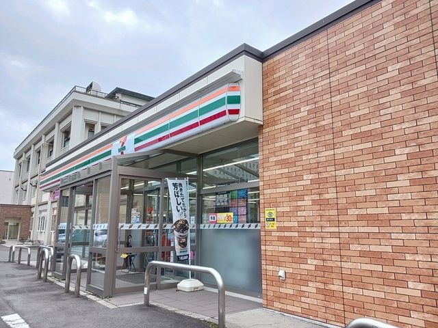 コンビニ　セブンイレブン大館市役所前店（コンビニ）まで518m