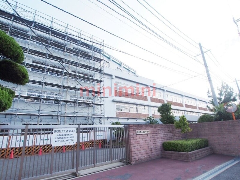 中学校　高槻市立第三中学校（中学校）まで1023m
