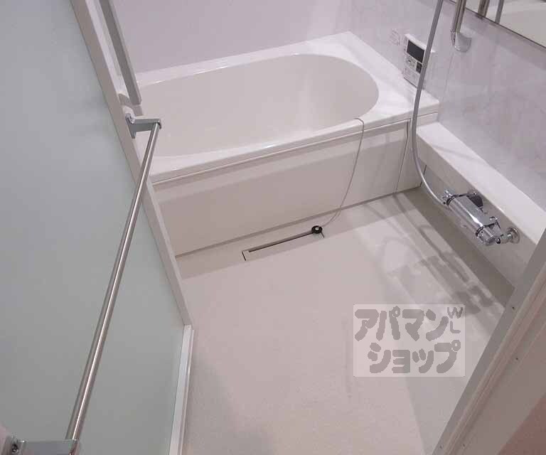 バス・シャワールーム　広々としたお風呂です