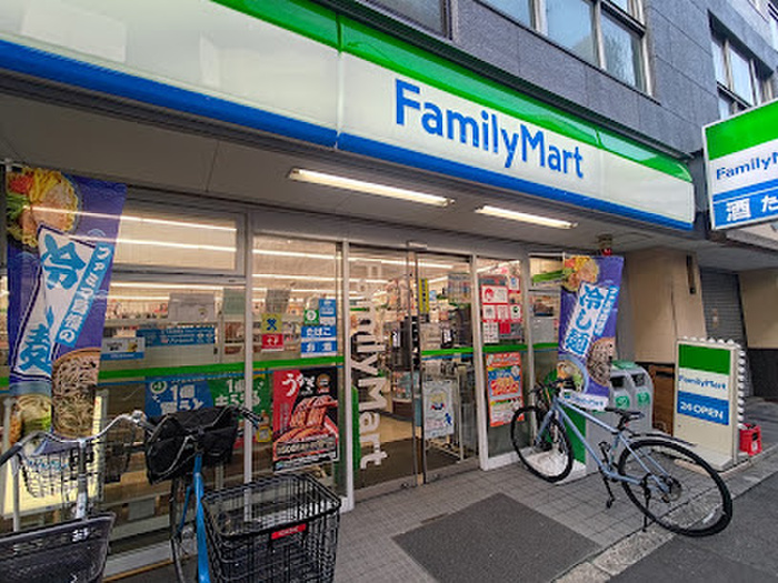 コンビニ　ファミリーマート 京町堀三丁目店（コンビニ）まで150m
