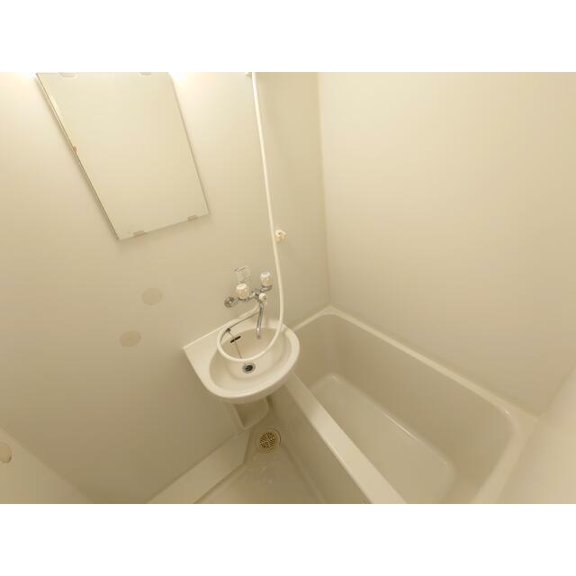 バス・シャワールーム　同タイプ別部屋の写真です。