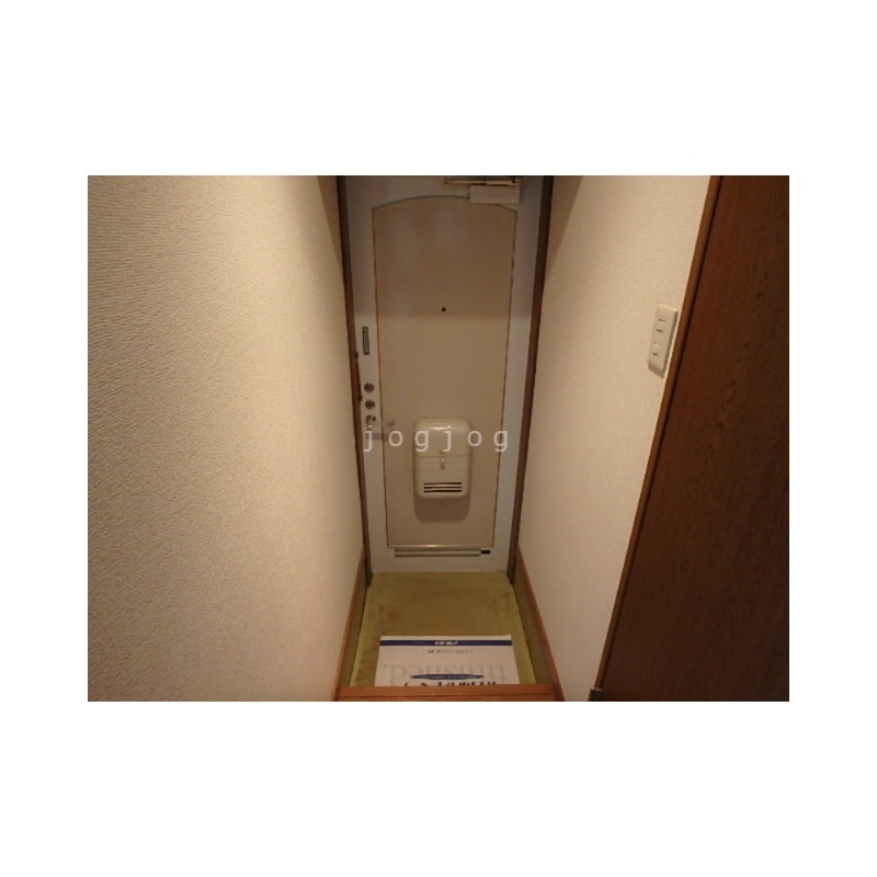 玄関　ゆったりとした玄関です。
