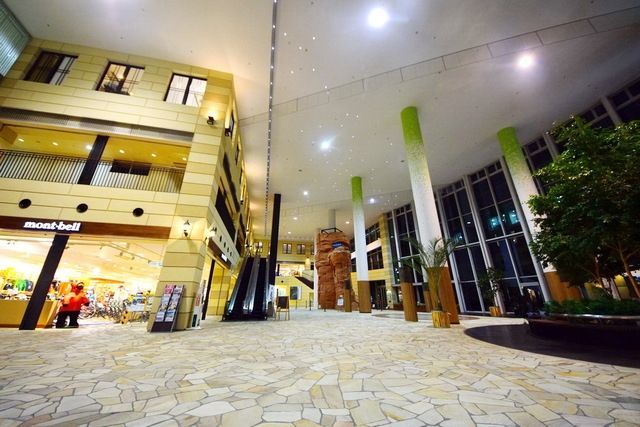 ショッピングセンター　モンベル リーフみなとみらい店（ショッピングセンター）まで506m