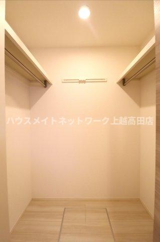 収納　ウォークインクローゼット