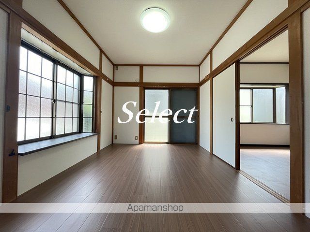メゾン北公園の居間写真