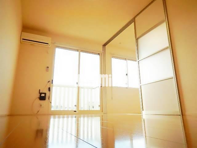 パルムドール Aの居間写真
