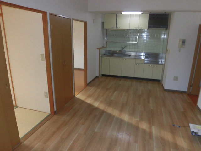 ラフィネ牛田本町の居間写真