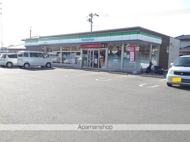 コンビニ　ファミリーマート久留米北野町店（コンビニ）まで670m