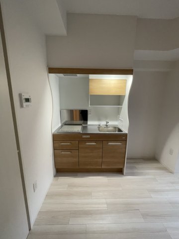 キッチン　反転タイプのお部屋写真です。
