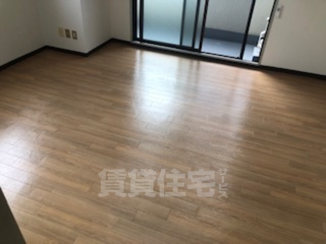K24ビルの居間写真