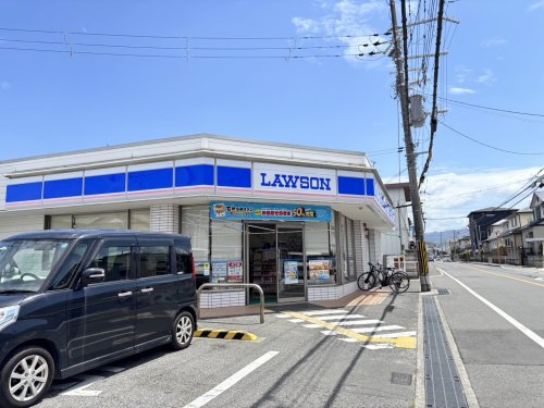 コンビニ　ローソン 岸和田岡山町店（コンビニ）まで762m