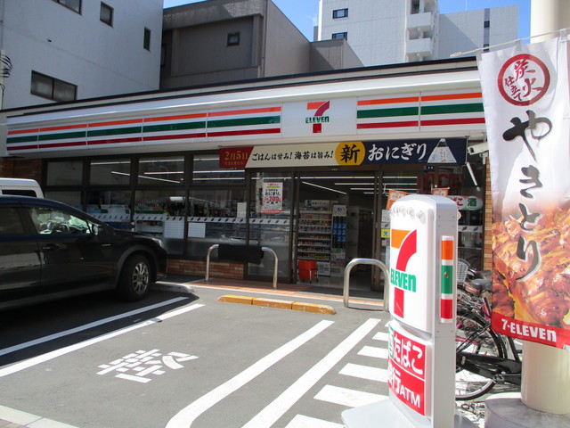 コンビニ　セブンイレブン（コンビニ）まで211m