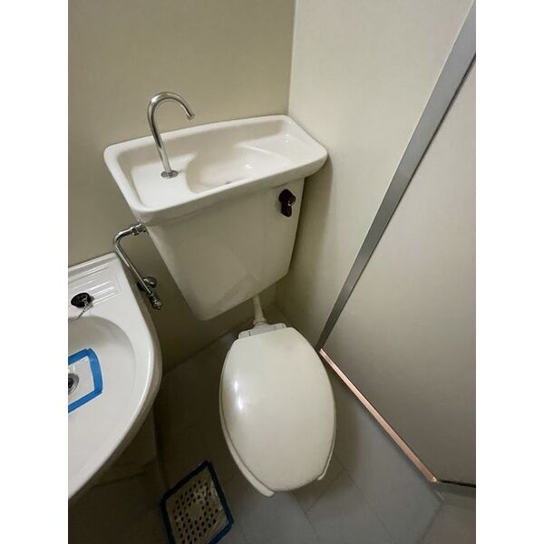 地下鉄箱崎線 呉服町駅 徒歩6分 10階建 築36年のトイレ写真