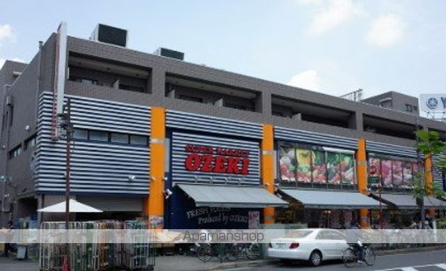 コンビニ　ファミリーマート（コンビニ）まで134m
