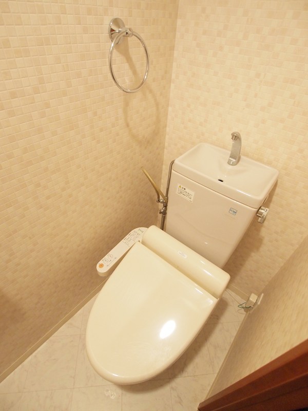 トイレ　ウォシュレット付きのトイレです。