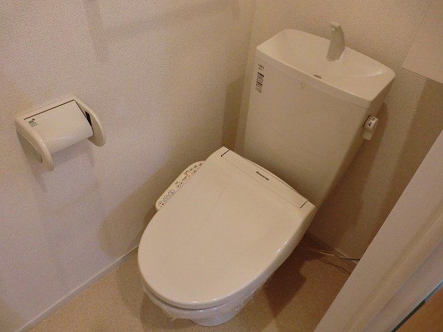 ＪＲ上越線 八木原駅 徒歩20分 2階建 築11年のトイレ写真