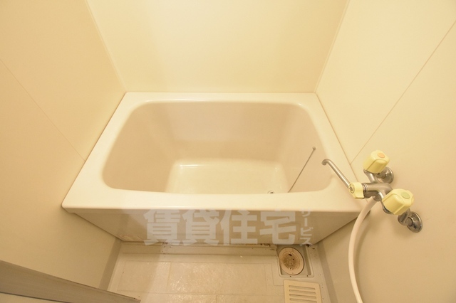 地下鉄中央線 高井田駅 徒歩7分 7階建 築30年の風呂写真