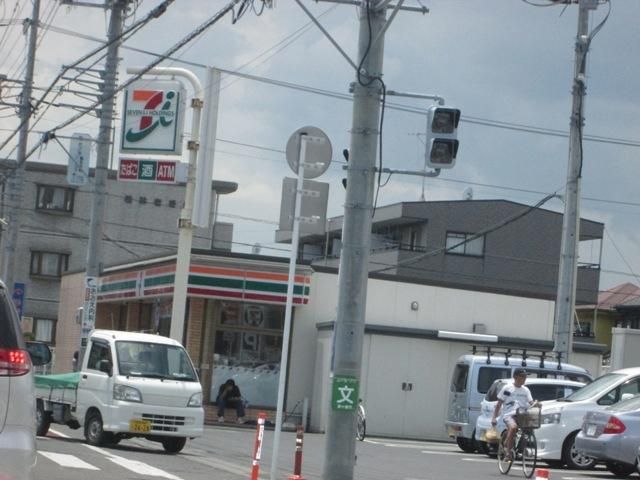 コンビニ　セブンイレブン茅ケ崎松林2丁目店（コンビニ）まで555m