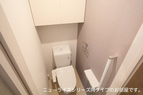 トイレ　※参考写真　同建築メーカー施工の同間取完成他物件のものです。