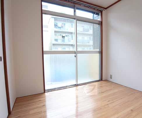 居室・リビング　広々とした部屋です。
