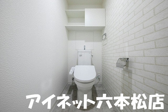 トイレ　清潔感のある空間ですね。