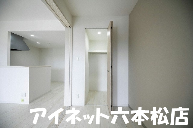 収納　嬉しいウォークインクローゼット付きです。