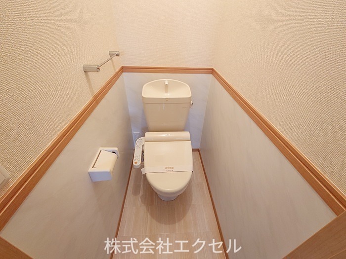 トイレ　温水洗浄便座です。