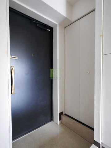 玄関　別部屋の画像になります。