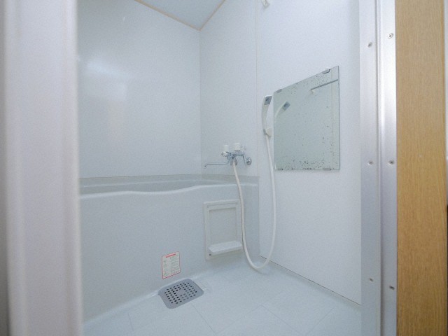 地下鉄東西線 バスセンター前駅 徒歩7分 3階建 築26年の風呂写真
