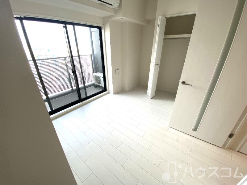 居室・リビング　白を基調にした明るいお部屋です。