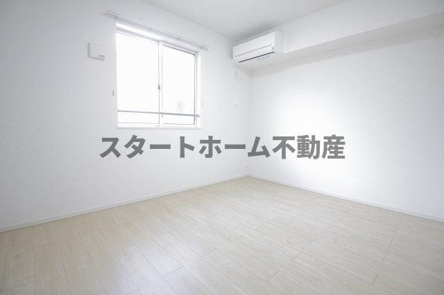 その他部屋・スペース　広くて明るい寝室
