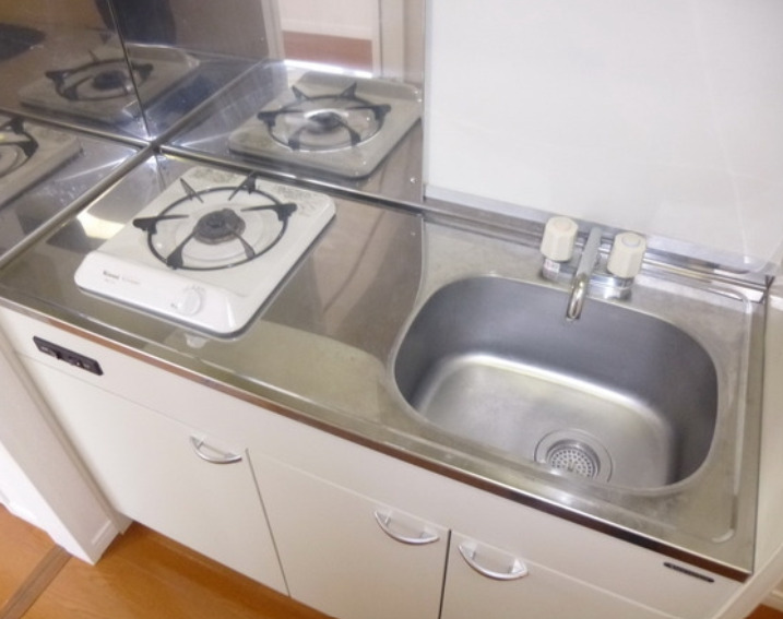 キッチン　別部屋の画像を使用しております。