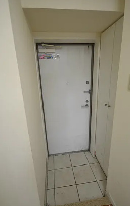 玄関　別部屋の画像を使用しております。