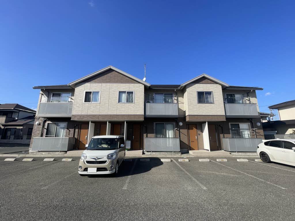 建物外観　駐車場