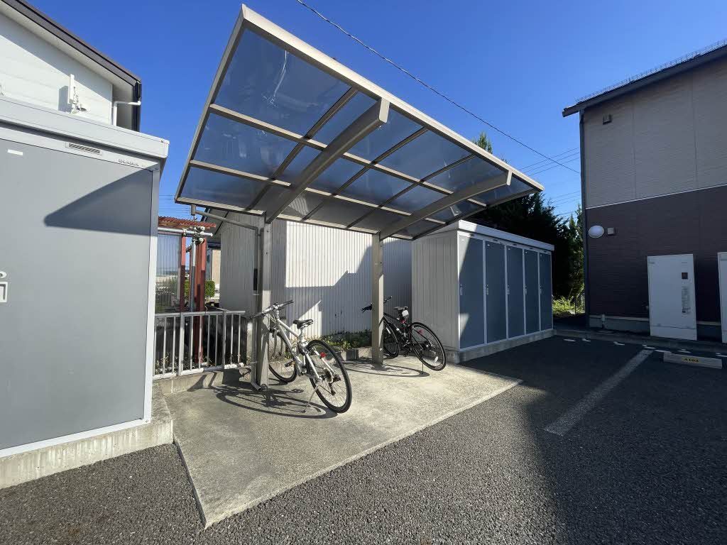 建物外観　駐輪場