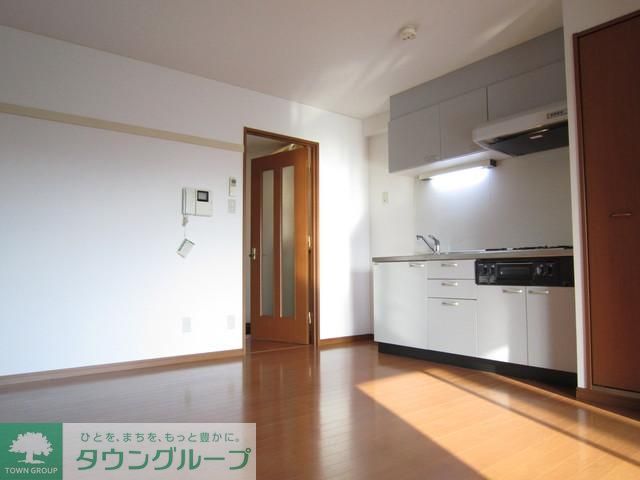 居室・リビング　エアコン2基完備のお部屋です。