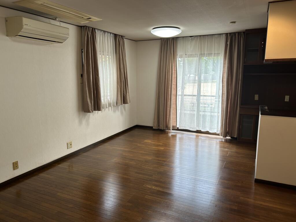 岡田貸家の居間写真